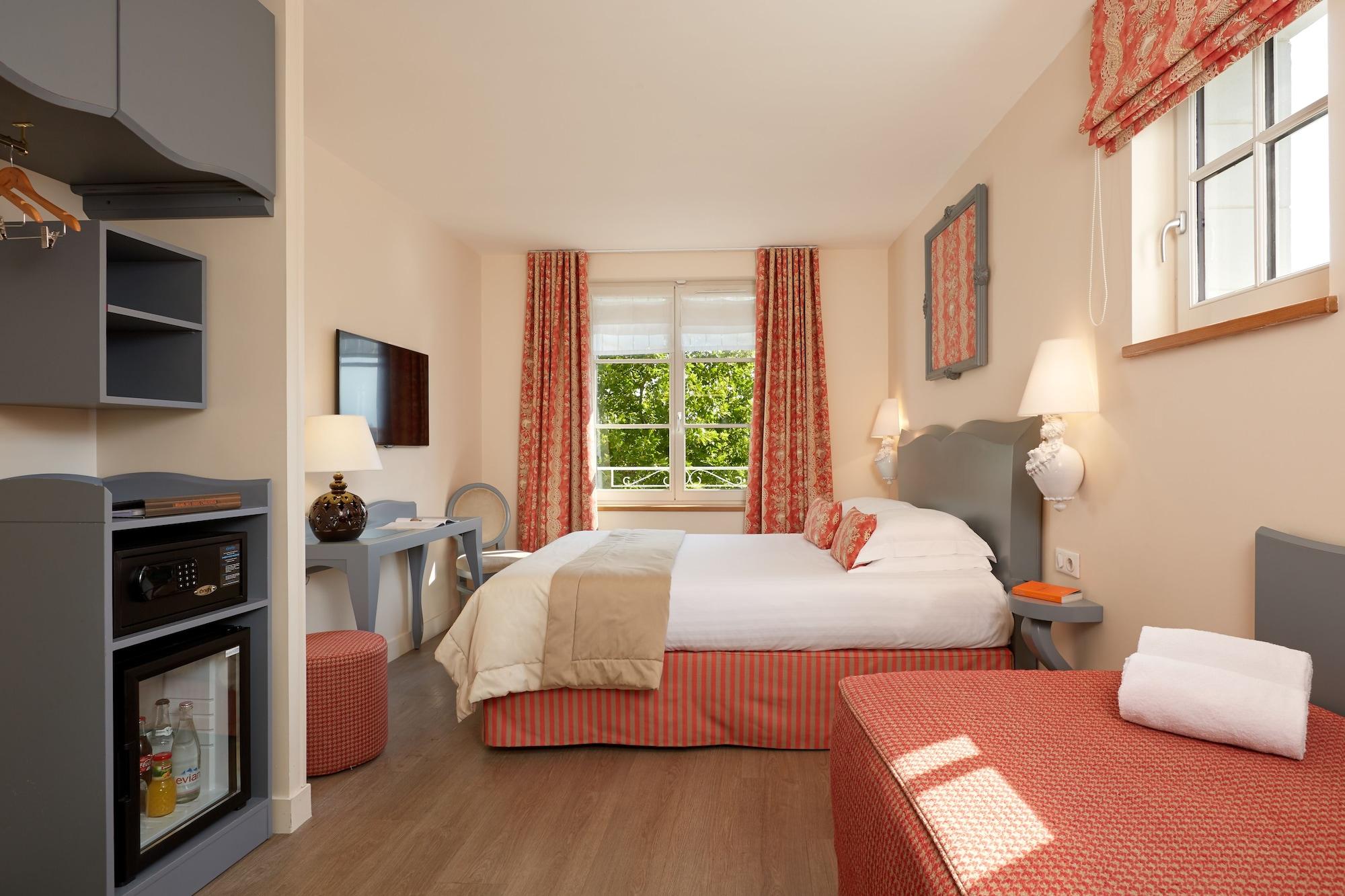 Relais des Trois Châteaux Cour-Cheverny Extérieur photo