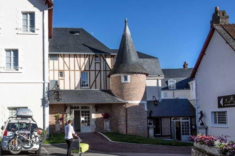 Relais des Trois Châteaux Cour-Cheverny Extérieur photo